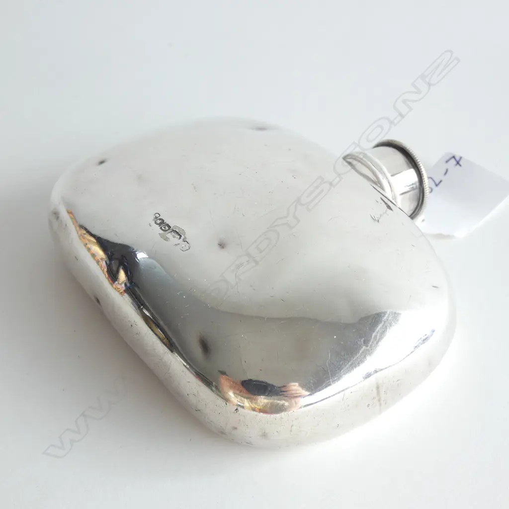 (16170) STG SILVER HIP FLASK H. 92MM WEAR TO HALLMARK 118GMS Image 1++