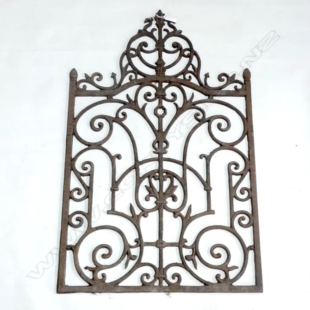 OLD DECORATIVE CAST IRON GRILL 720mmx455mm Image 1++
