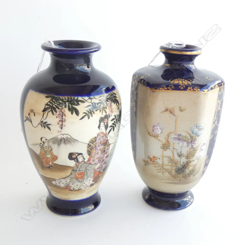 (19776) 2 SATSUMA COBALT BLUE VASES  TRADITIONAL SCENES LARGEST H. 260MM Image 1++