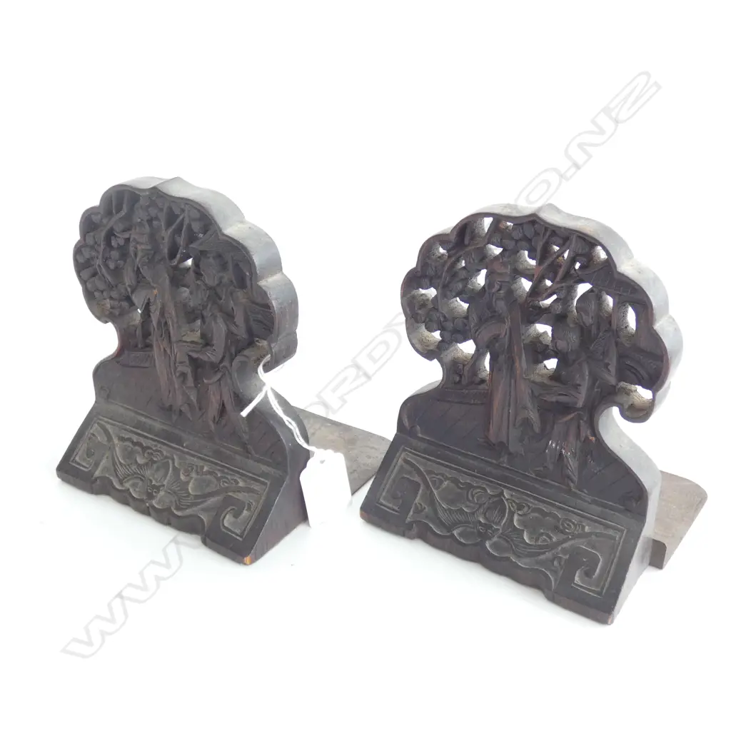 PR ORIENTAL CARVED WOODEN BOOK ENDS H. 155MM Image 1++