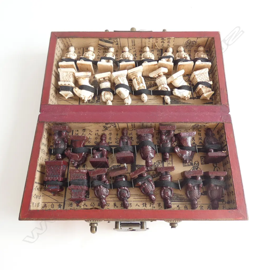 ORIENTAL BOXED CHESS SET -  H. 43MM Image 1++