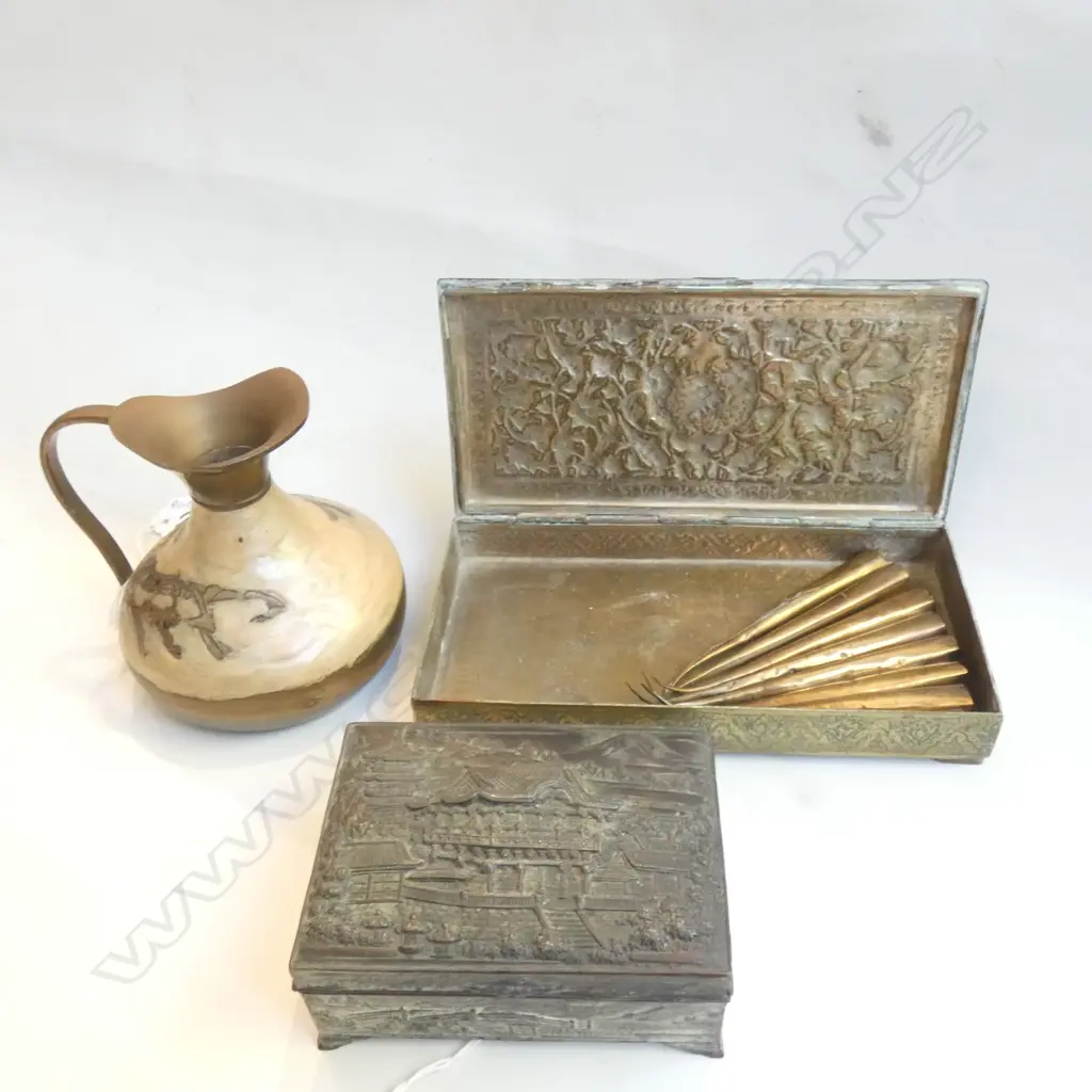 2 ORIENTAL METAL LIDDED BOXES + JUG H.100mm Image 1++