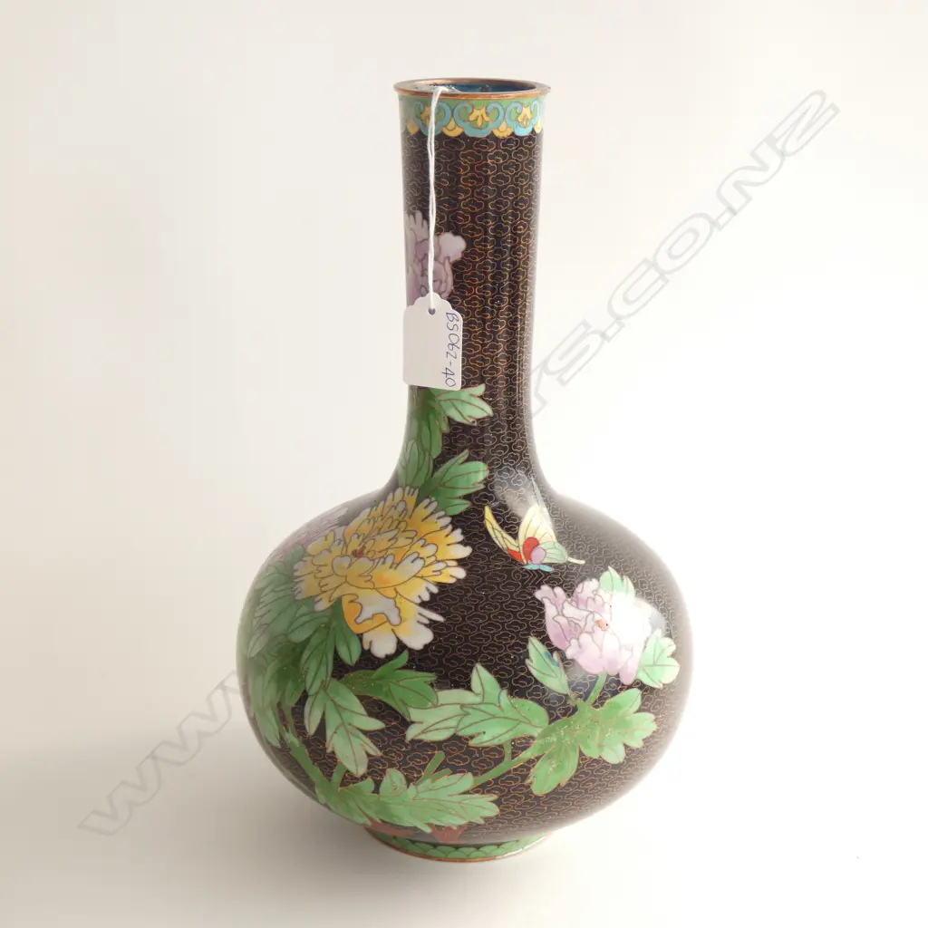 LG CLOISONNE VASE - CHRYSANTHEMUMS & BUTTERFLY H. 330MM Image 1++