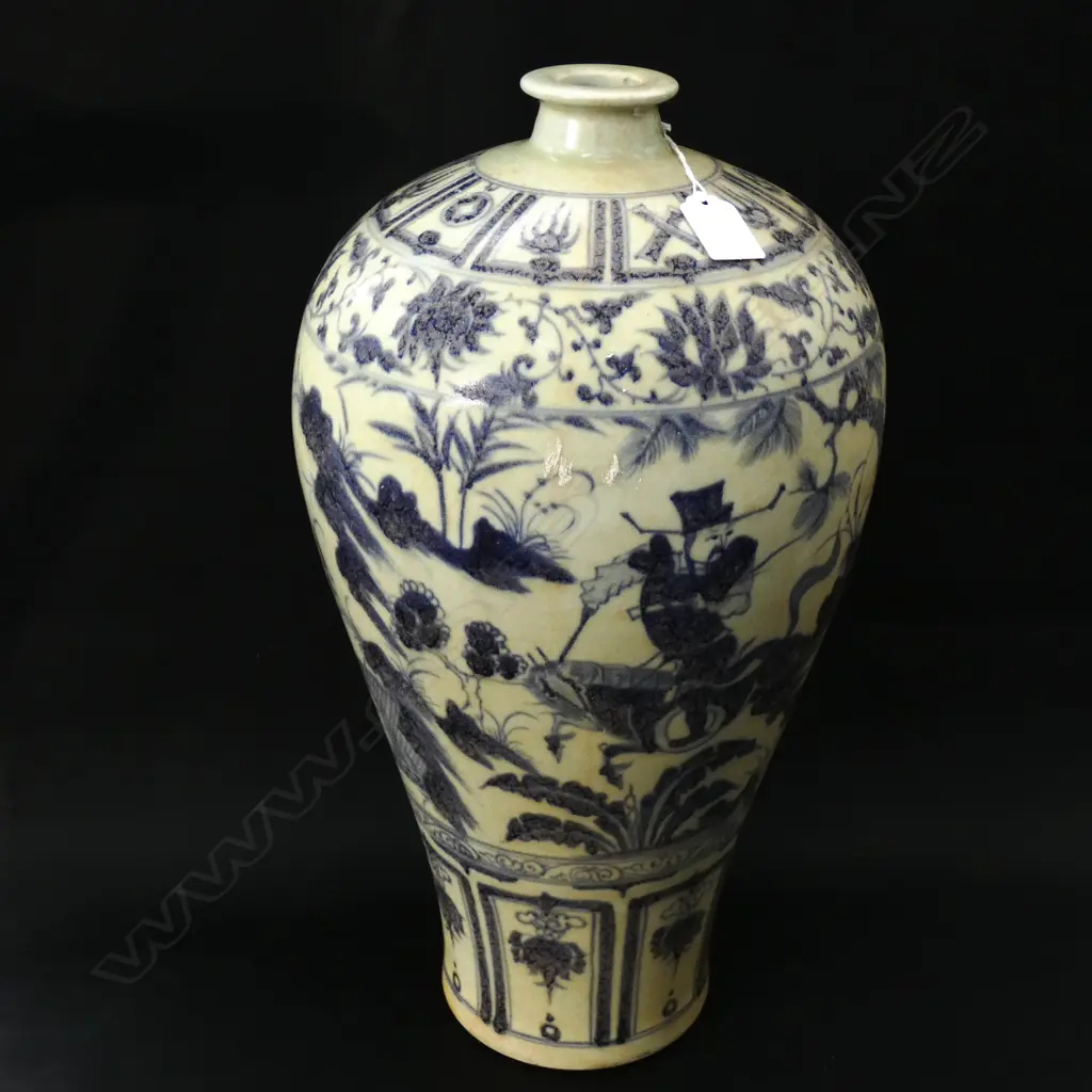 CHINESE B/W VASE H.450mm... Image 1++