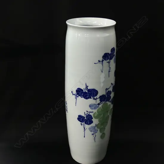 CHINESE TALL CYLINDER VASE w. GRAPES H.520mm