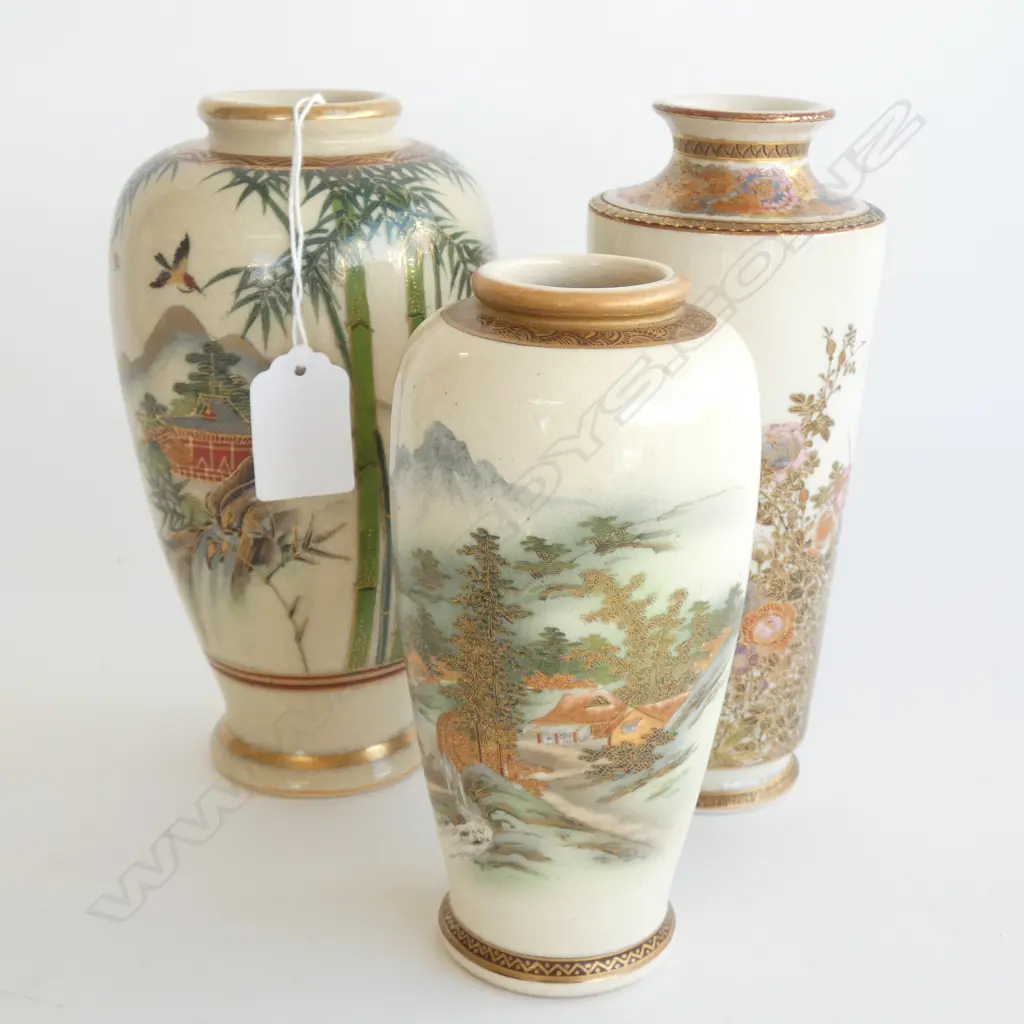(19776) 3 ORIENTAL  VASES WITH TRADITIONAL FLOWERS & SCENES LARGEST H.195MM Image 1++