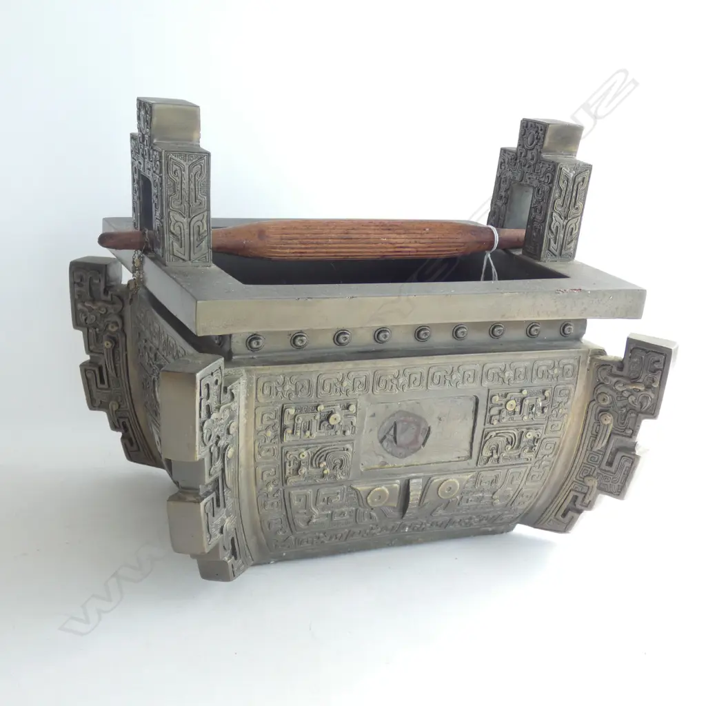 CHINESE COULDRON (FANGDING) ARCHIAC STYLE W.370mm Image 1++