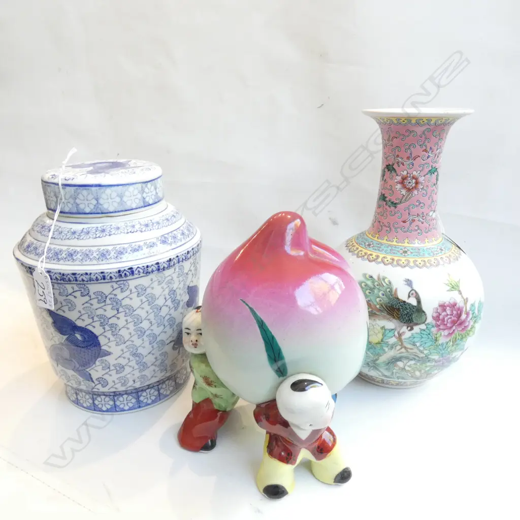 3 ORIENTAL PCES; B/W LIDDED JAR, FAMILLE ROSE VASE H.290mm, CHILDREN CARRYING LARGE PEACH  Image 1++