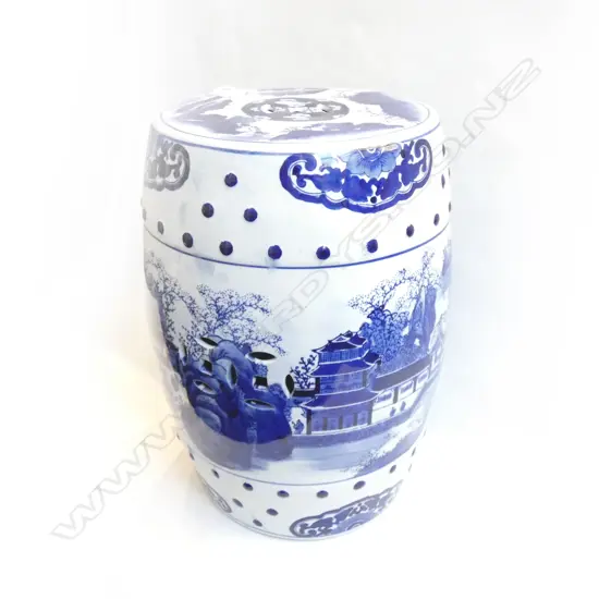 CHINESE B/W GARDEN STOOL H.420mm