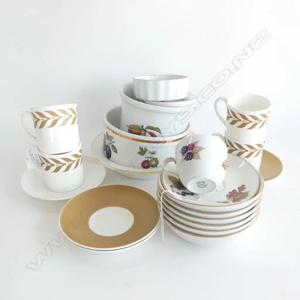 4 PR WW SUSIE COOPER CRESSIDA C&S + 16PCS ROYAL WORCESTER EVESHAM - BOWLS ETC. Image 1++