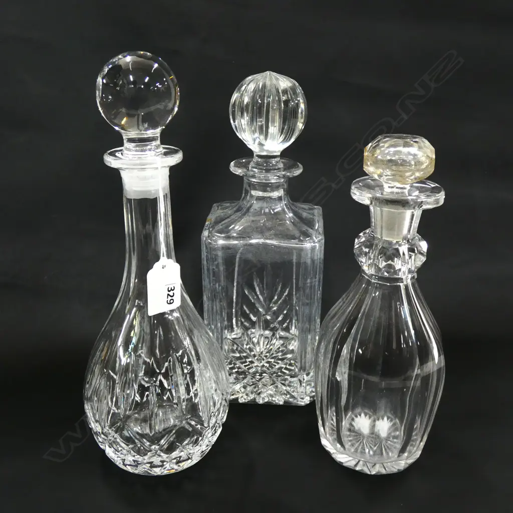 3 CRYSTAL DECANTERS WITH STOPPERS - TALLEST H. 270MM Image 1++