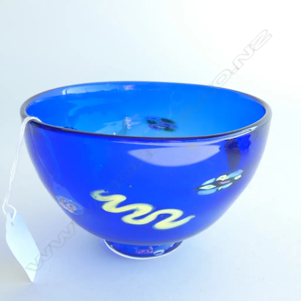 PETER VIESNIK BLUE GLASS BOWL DIA 132MM (16176) SIGNED & DATED 00 Image 1++