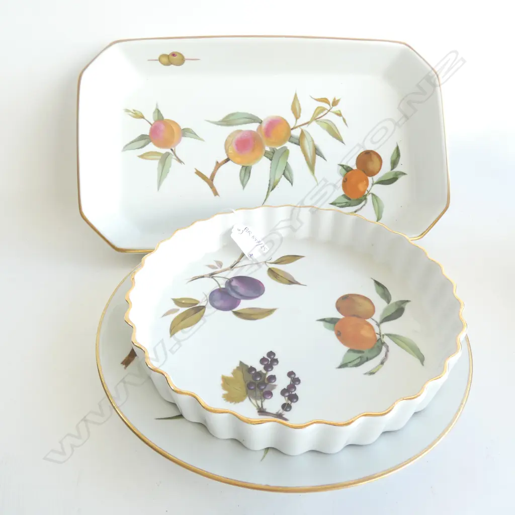 3 PCES R/WORCESTER EVESHAM; DISH, QUICHE & PLATE w. HOLE 255mm dia Image 1++