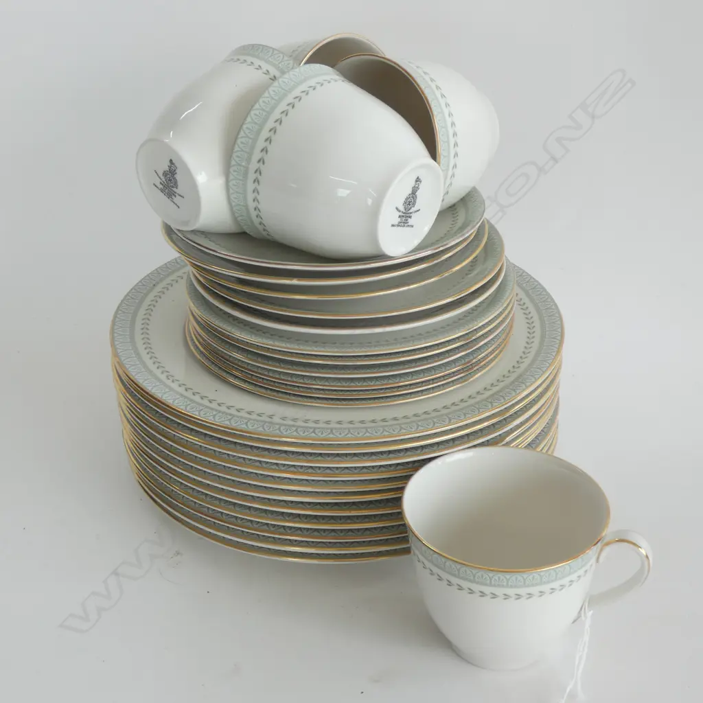 ROYAL DOULTON 'BERKSHIRE' PART DINNERSET; 11 DINNER PLATES 230mm dia, 5 TRIOS ETC Image 1++