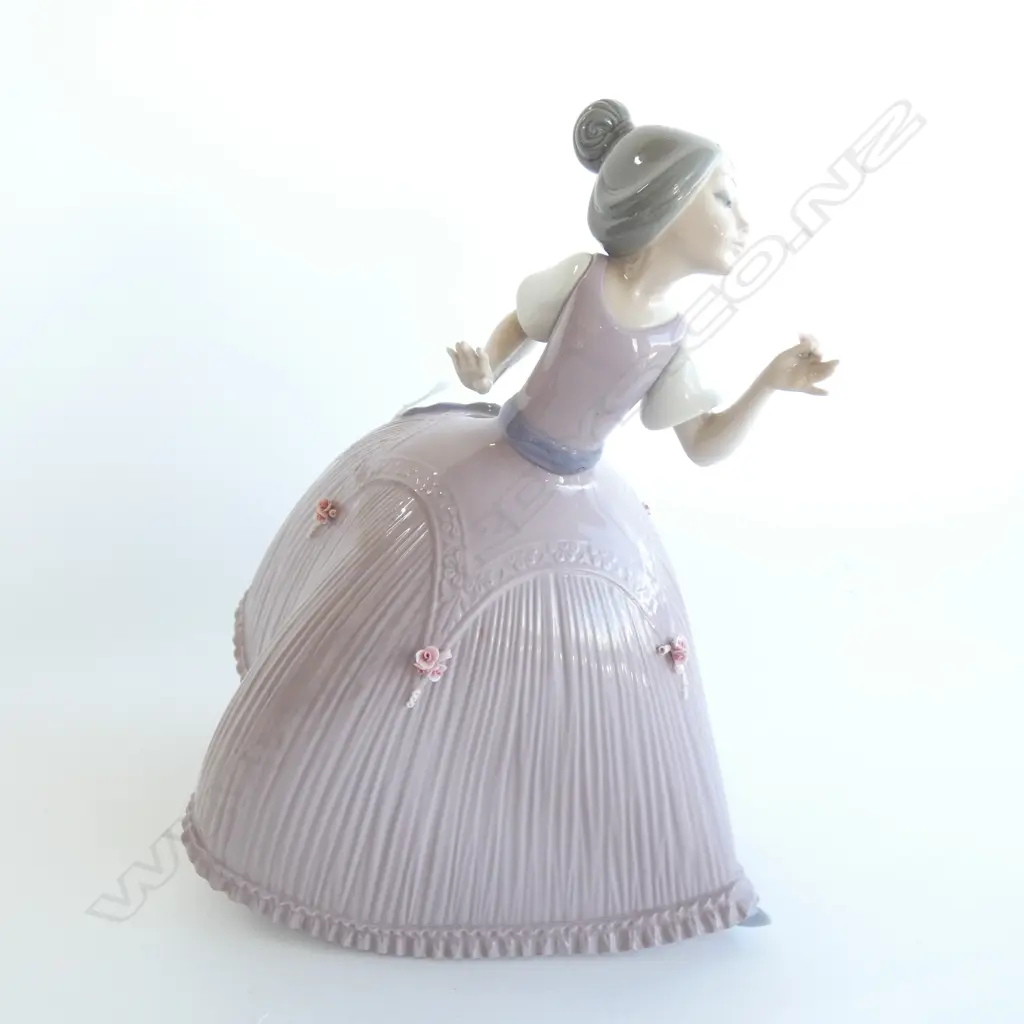 LLADRO 'GIRL IN PINK DRESS' #5120 H.260mm Image 1++