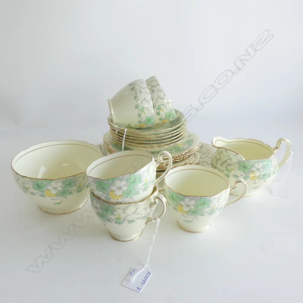 ROYAL GRAFTON 'HEREFORD'  TEASET 20 PCES (1 CUP MISSING) Image 1++