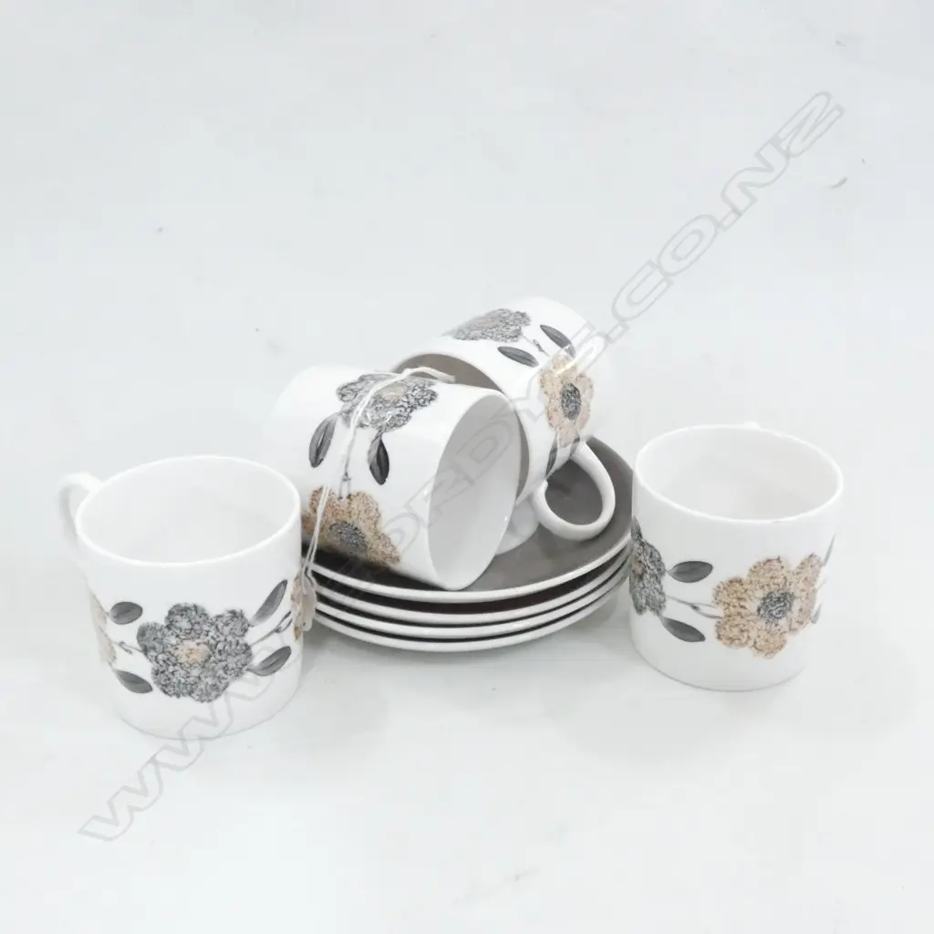 4 SUSIE COOPER C/S (WEDGWOOD BACKSTAMP) Image 1++