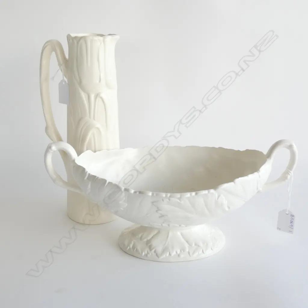 WHITE WEDWOOD VASE W.340mm + CROWN LYNN 'TULIP' JUG #23 H.280mm AF Image 1++