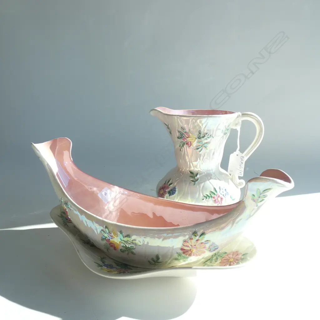3 PCES MALING; JUG, DISH & BOAT W.330mm Image 1++