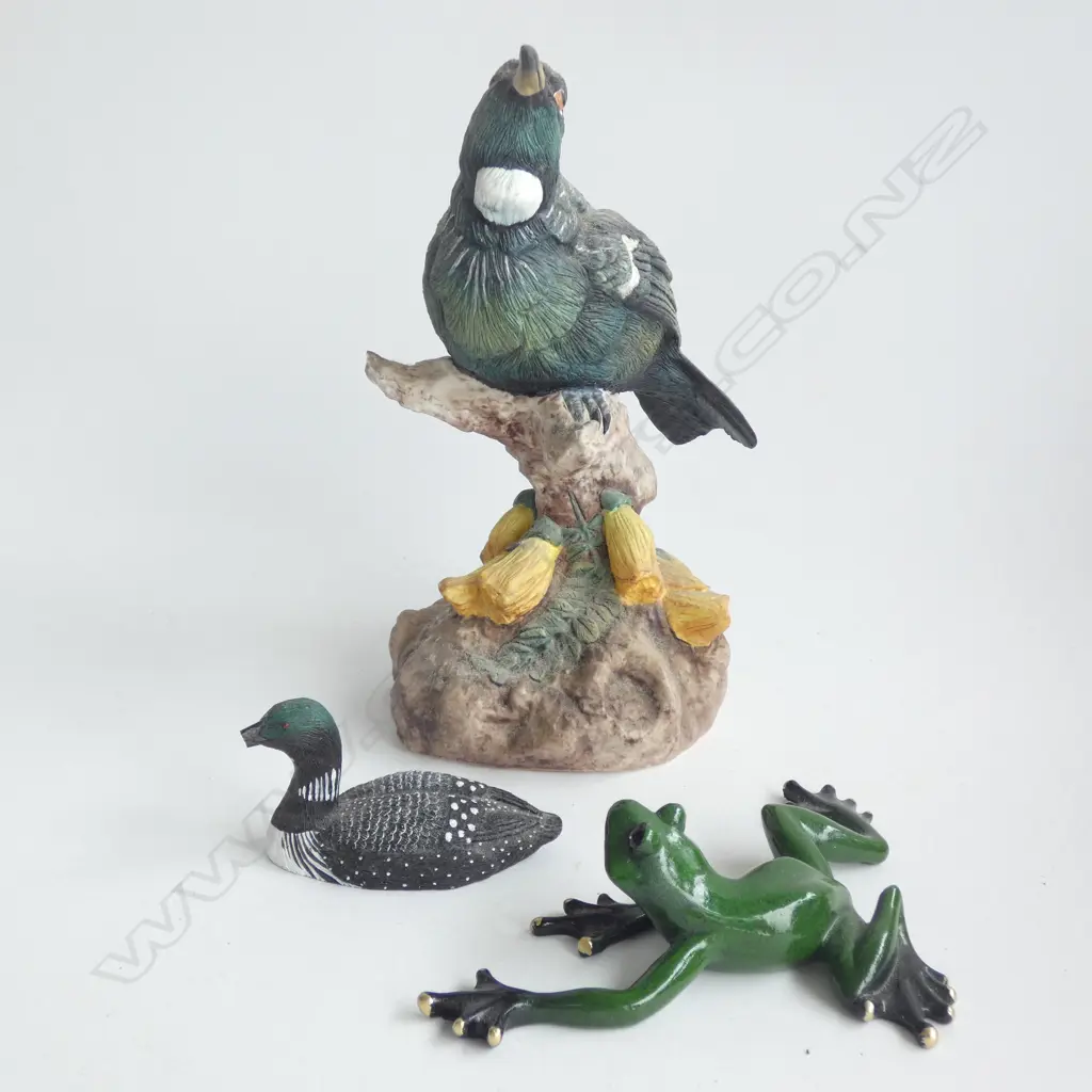 HEREFORD RIVERLAND COLLECTION TUI FIGURINE H. 172MM + FROG & WOODEN DUCK (CHIPPED BEAK ON DUCK)  Image 1++