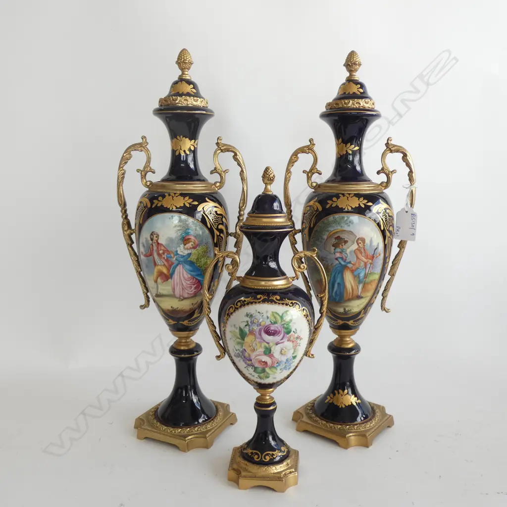 PR BLUE & GILT URNS H.425mm + 1 OTHER  Image 1++