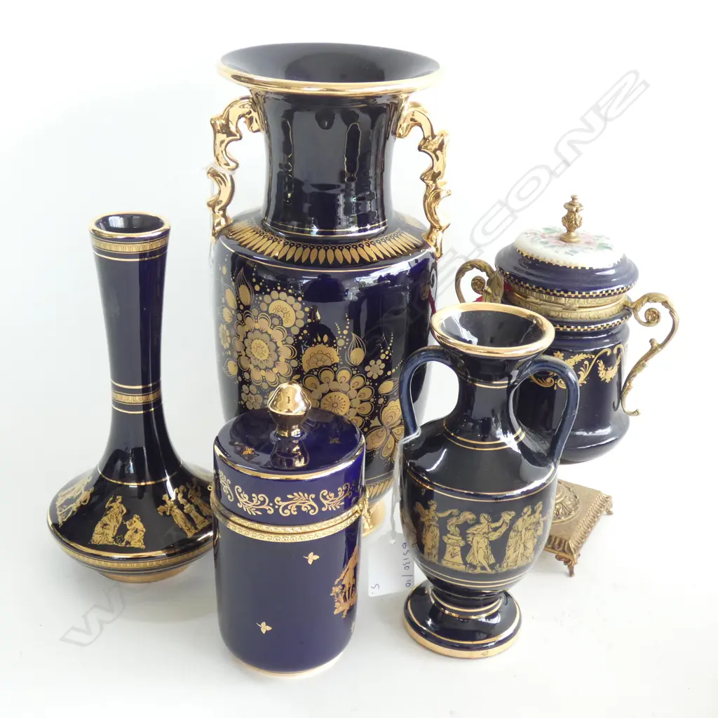 5 PCES BLUE & GILT URNS, VASES ETC H.255mm Image 1++