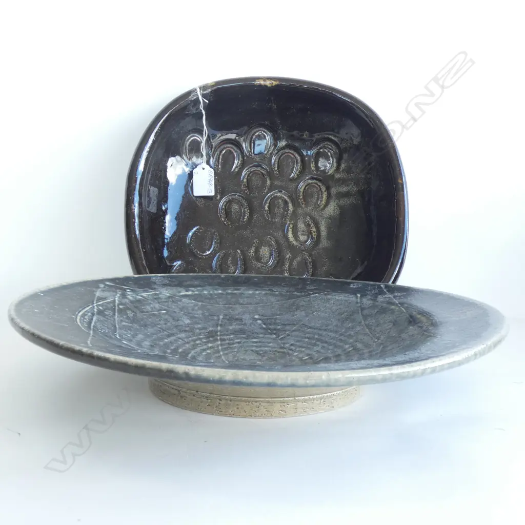 2 LG NZ POTTERY DISHES; DON THORLEY (DIA  300MM) + 1 OTHER DIA  375MM) Image 1++