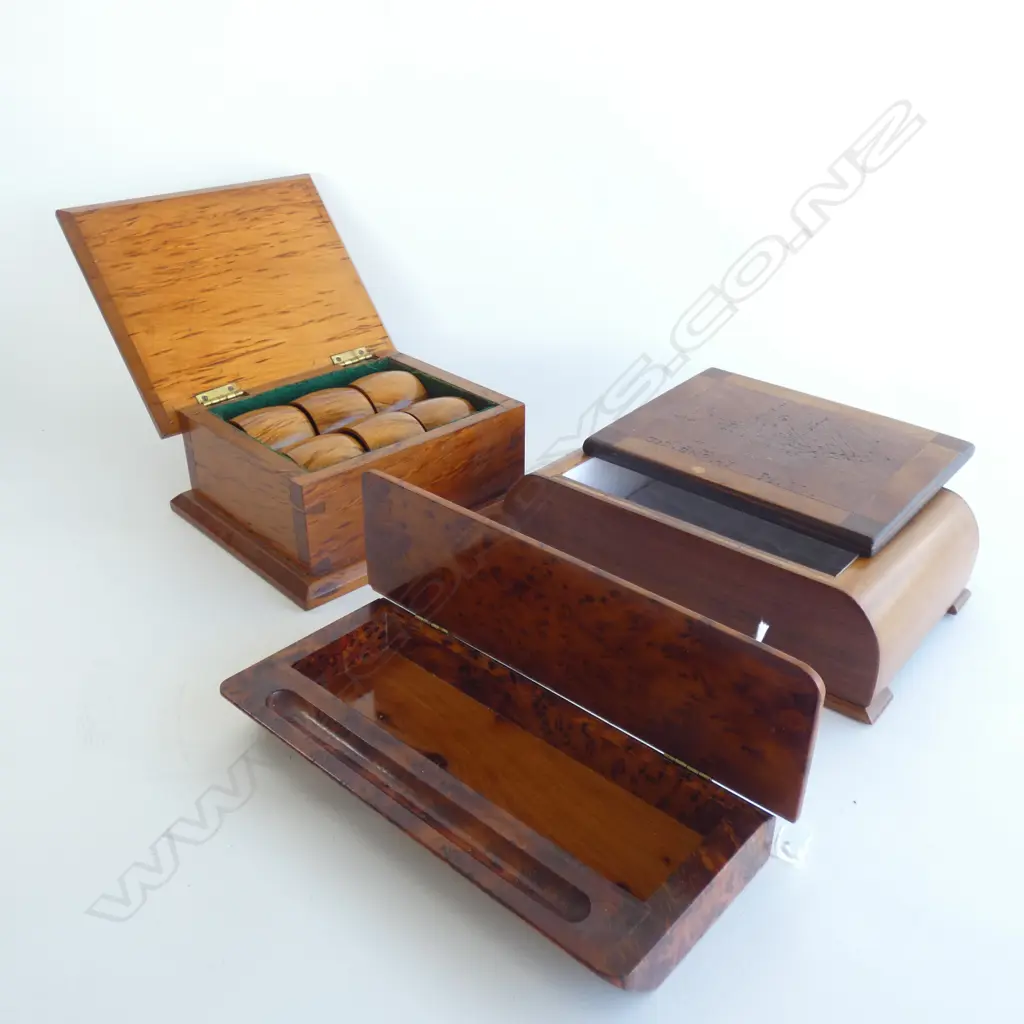 3 NATIVE TIMBER BOXES; 1 w. NAPKIN RINGS Image 1++