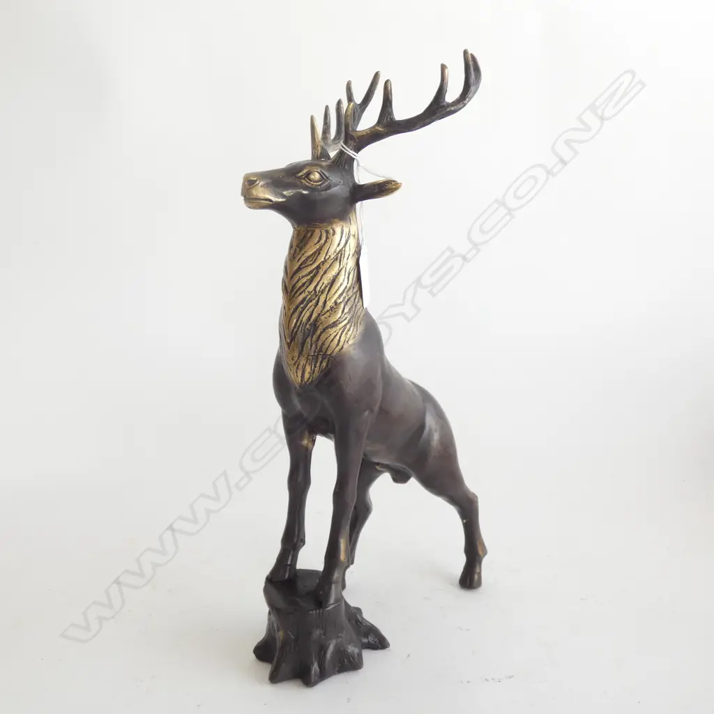 BRONZE DEER ON STUMP H.360mm Image 1++