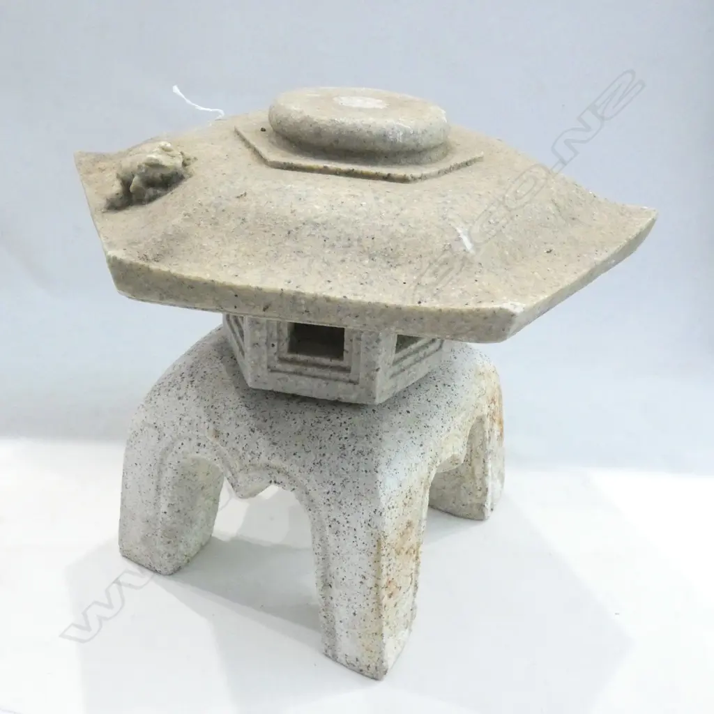 CONCRETE / RESIN GARDEN LANTERN H.250mm Image 1++