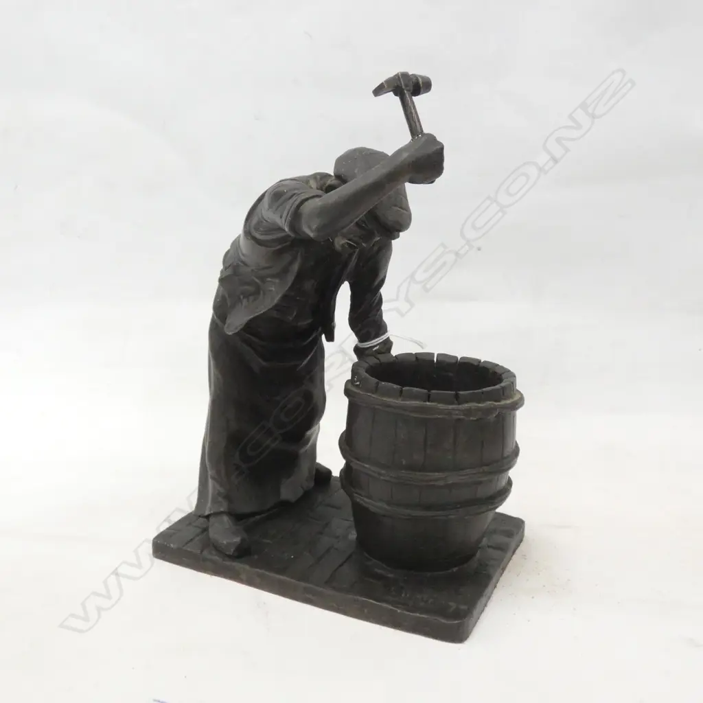 BRONZED RESIN SCULPTURE; BARREL MAKER H.225mm Image 1++