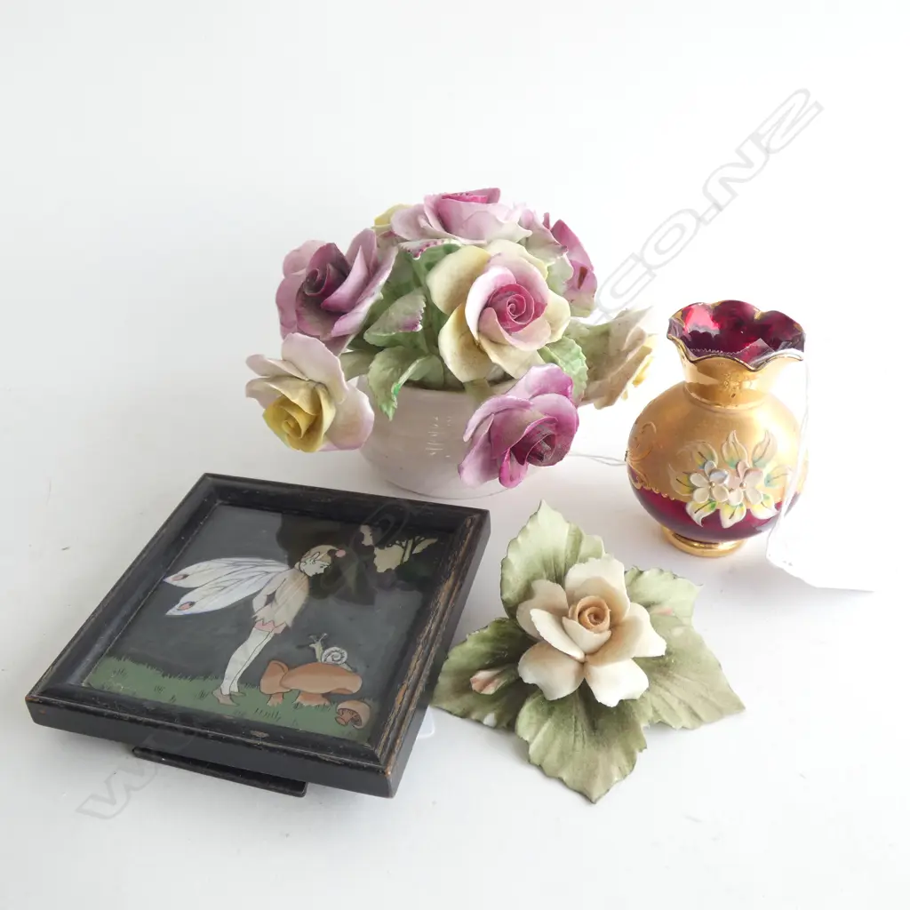 2 PORCELAIN FLOWER ORNAMENTS; BUTTERFLY WING ART IN FRAME (100 X100MM) +RED VENETIAN GLASS VASE H. 80MM a/f Image 1++