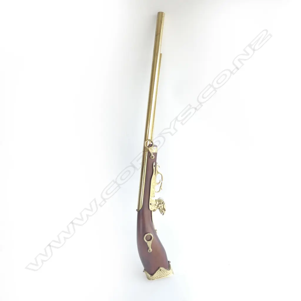 BRASS & WOODEN ORNAMENTAL RIFLE w EAGLE L 910MM Image 1++