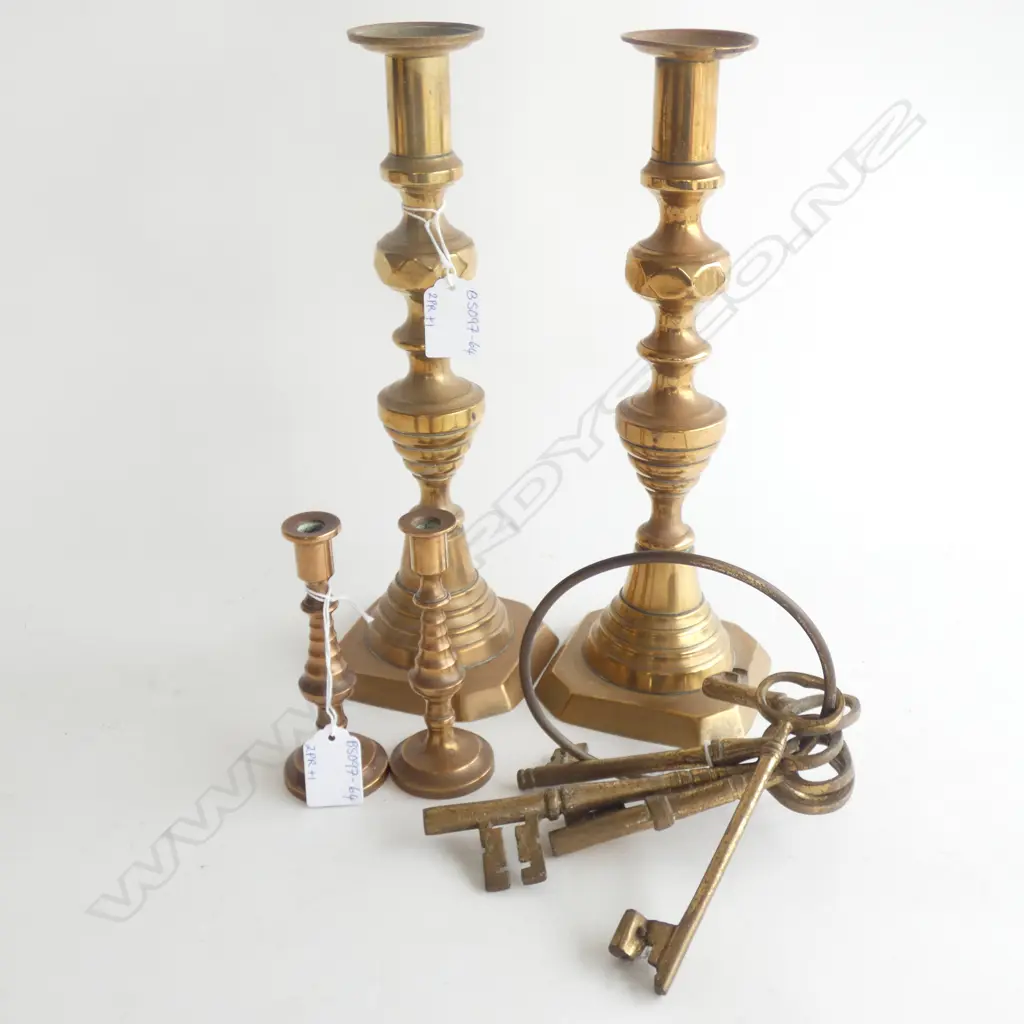 PR BRASS CANDLE HOLDERS (H 325MM) PR COPPER CANDLE HOLDERS (H125MM) + SET LG BRASS KEYS Image 1++