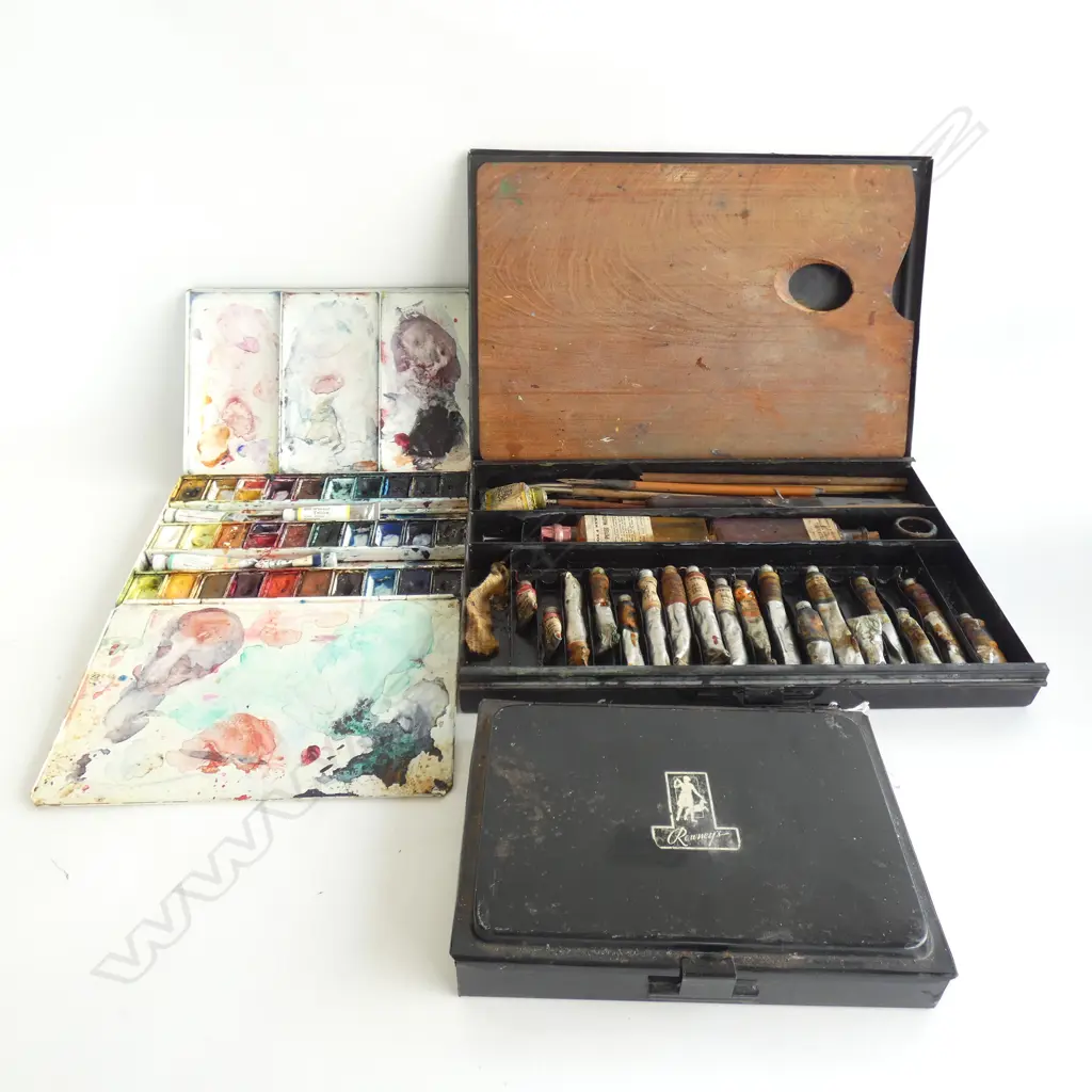 3 VINTAGE BLACK METAL PAINT BOXES Image 1++