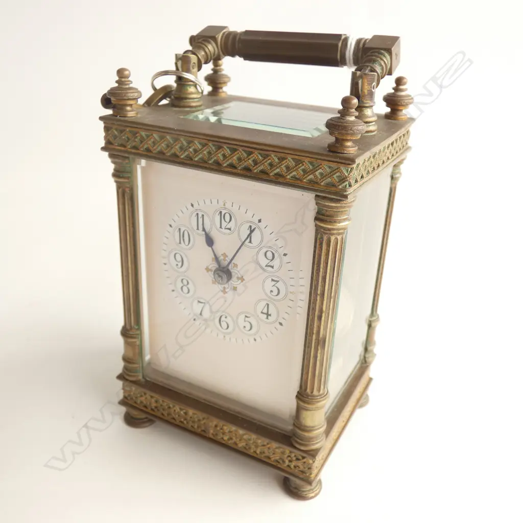 (16153) VINTAGE CHIMING BRASS CARRIAGE CLOCK W KEY H. 170MM (GLASS ON BACK DOOR IS A/F Image 1++