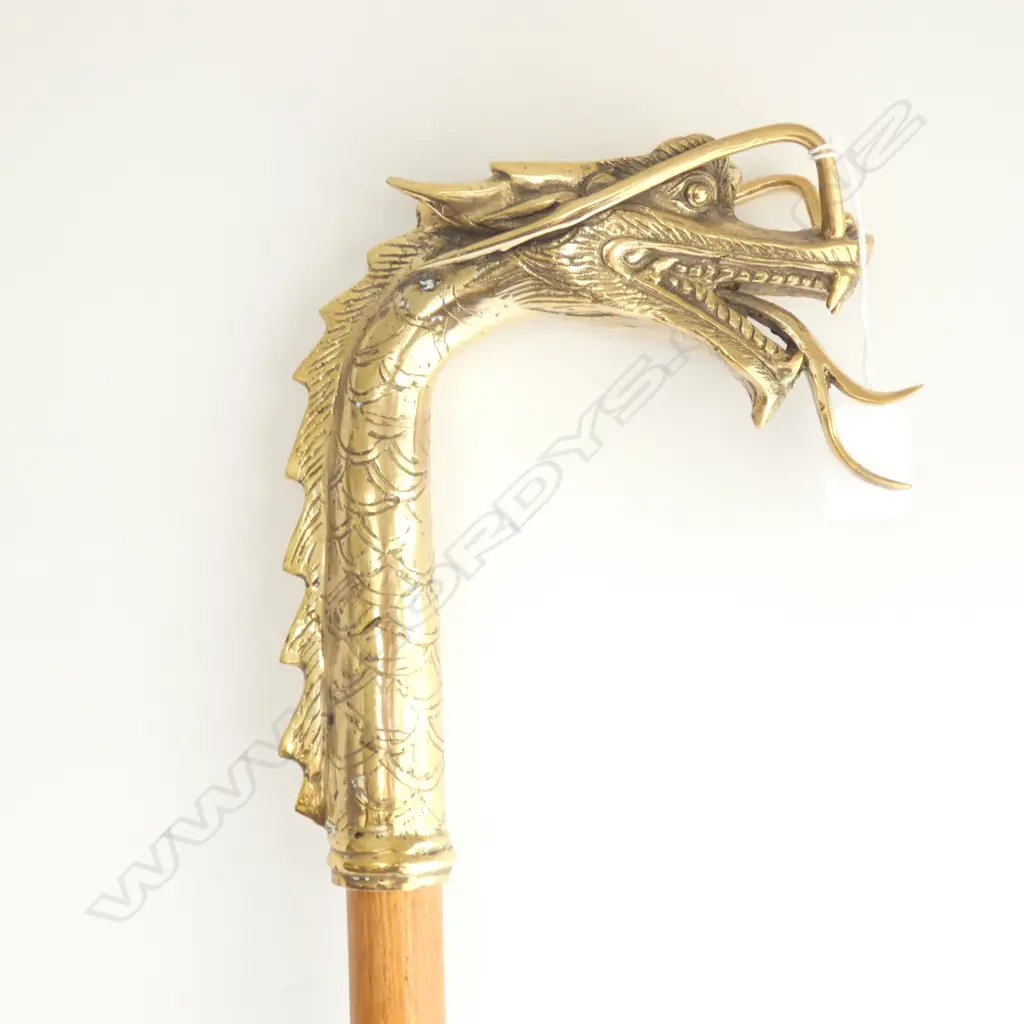 DRAGON HEAD WALKING STICK L.1050mm Image 1++
