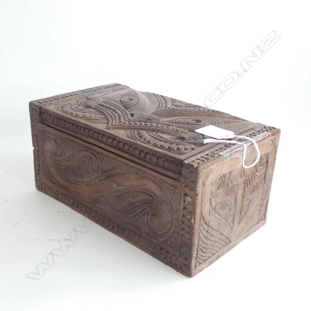 CARVED WOODEN MAORI BOX L.235mm Image 1++