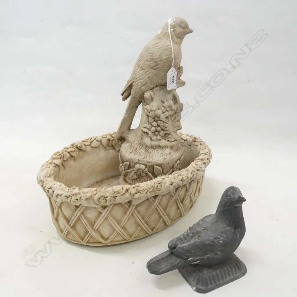 2 CEMENT BIRDS IN BASET W.350mm Image 1++