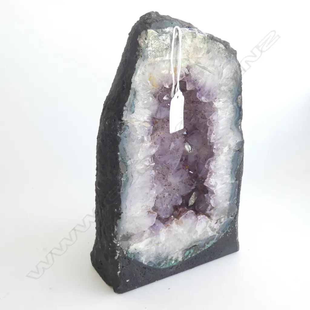 PURPLE AMETHYST CRYSTAL GEODE H.265mm Image 1++