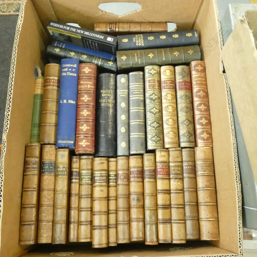 BOX LOT ANTIQUE BOOKS  Image 1++