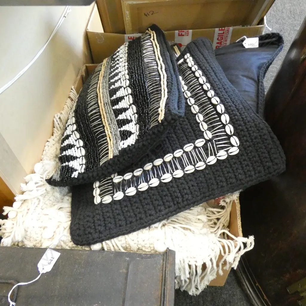 ASST. CUSHIONS Image 1++