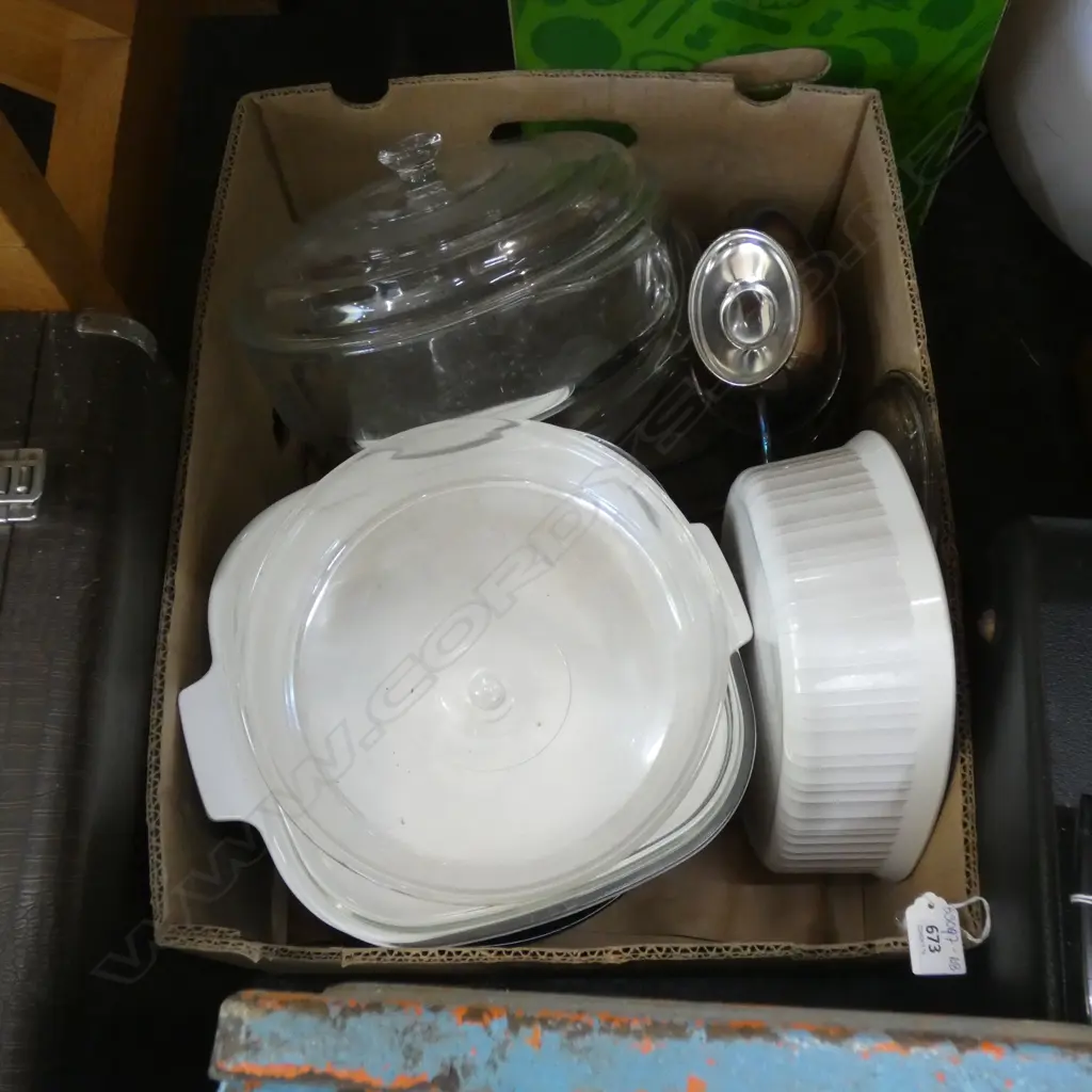 LG BOX KITCHEN WARE; PYREX GLASS ETC.. Image 1++