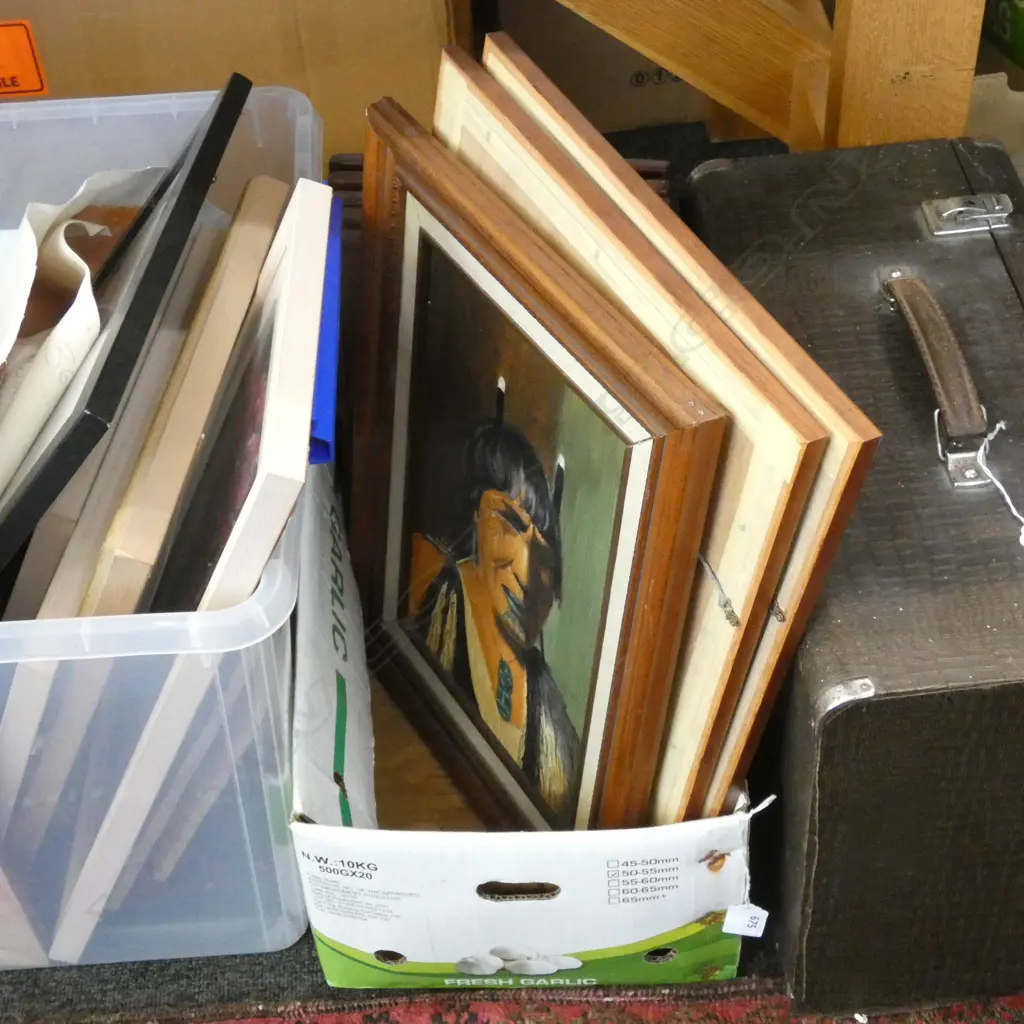 BOX LOT ORIENTAL ARTWORKS  Image 1++