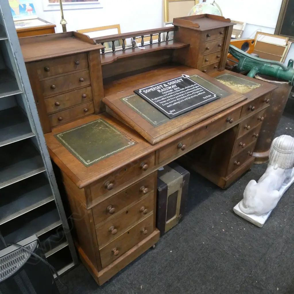 VICTORIAN WALNUT LEATHER TOP DESK 1500 x 700 x1100mm Image 1++