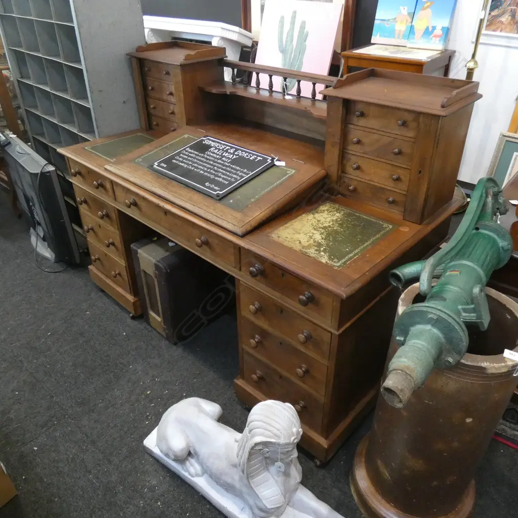 VICTORIAN WALNUT LEATHER TOP DESK 1500 x 700 x1100mm Image 1++