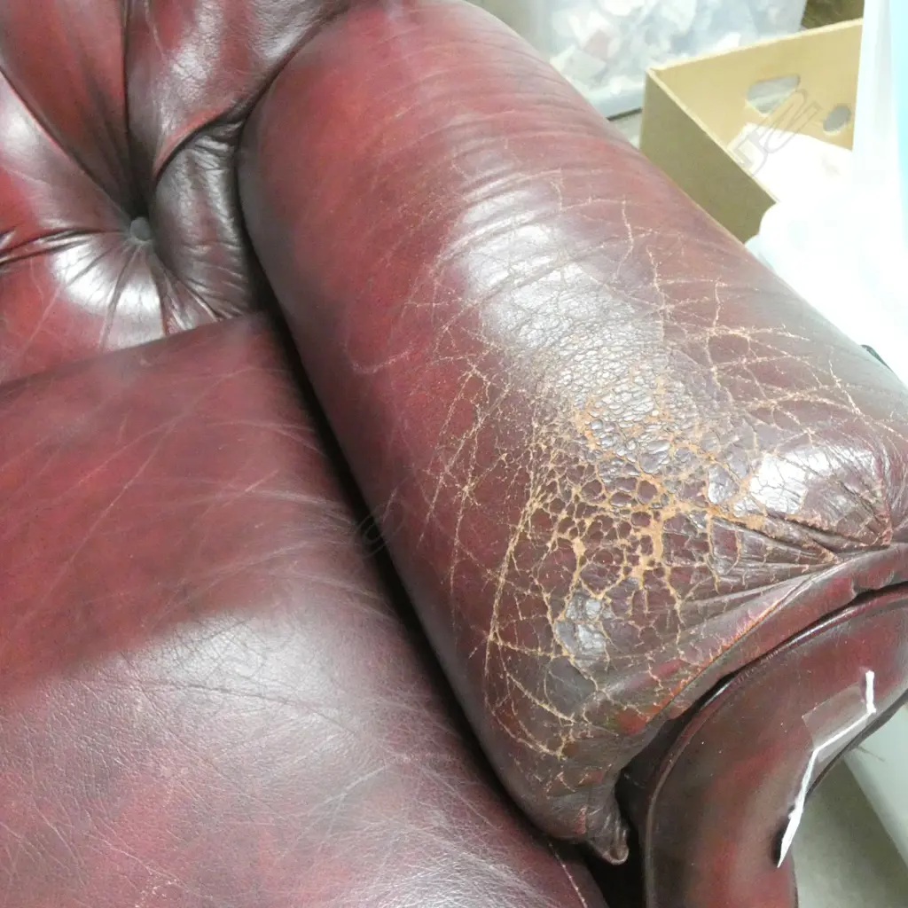 ASTLEY MAROON LEATHER CHESTERFIELD SOFA W.2000mm Image 1++