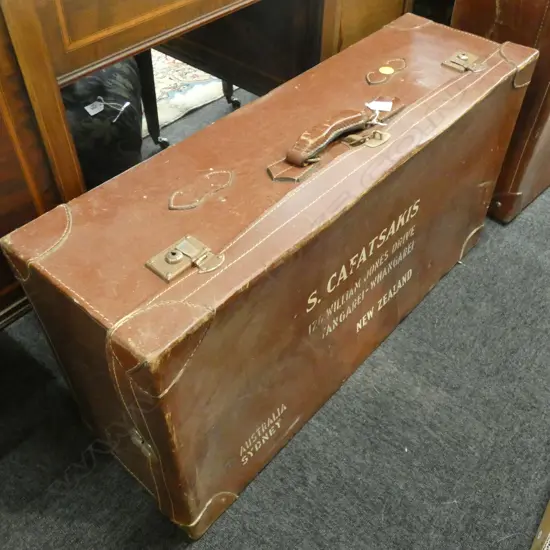 LG LEATHER SUITCASE WITH PRINTED NAMES / NZ / SYDNEY ETC. 900 X 470 X 280MM