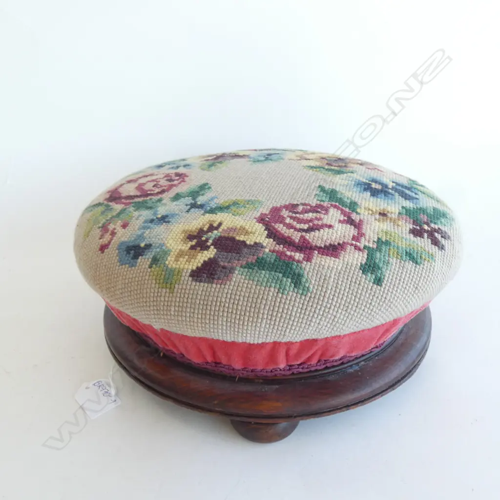 TAPESTRY FOOT STOOL - DIA  300MM Image 1++