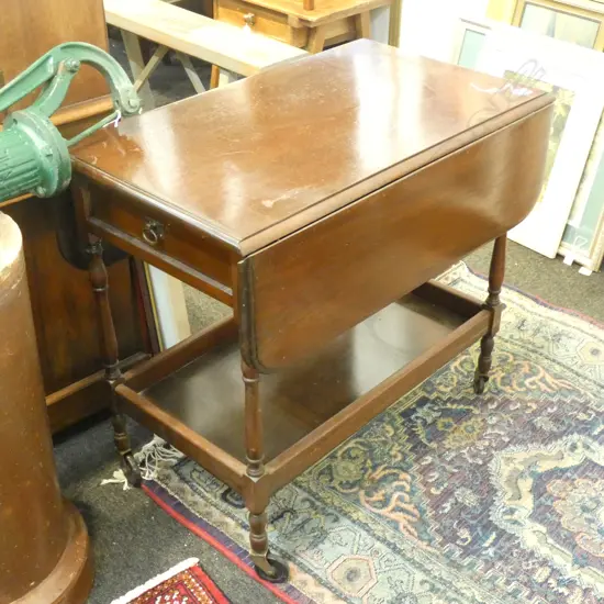 Dinner trolley with folding sides